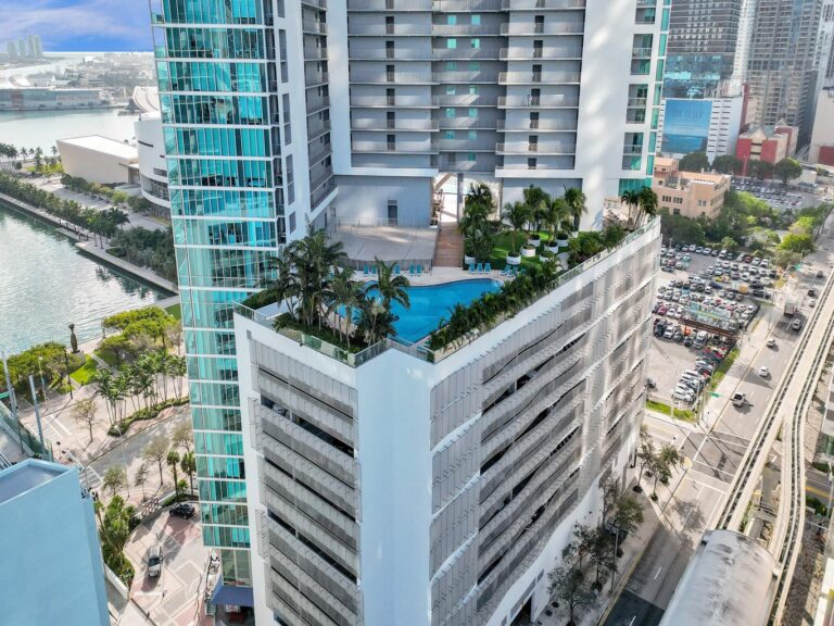 888 Biscayne Boulevard, 811 Miami, FL 33132 for sale